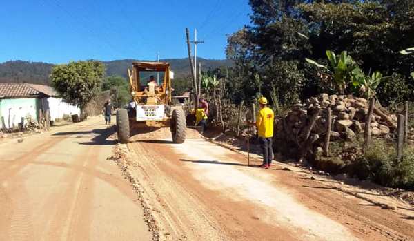 Avanzan trabajos de pavimentación en ruta Las Crucitas-Potrero Carrillo
