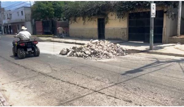 Continúan trabajos de reparación de calles en Avenida Chipilapa